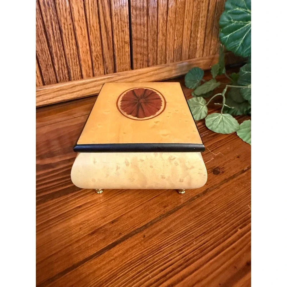 Vintage Romance Italian Music Box Birdseye Maple Wood Inlay Jewelry Box Italy